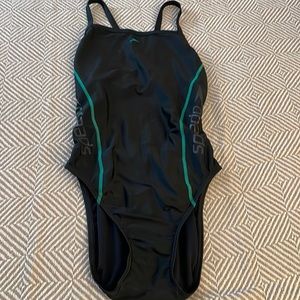 Nwot never worn Speedo one piece swimsuit sz 12